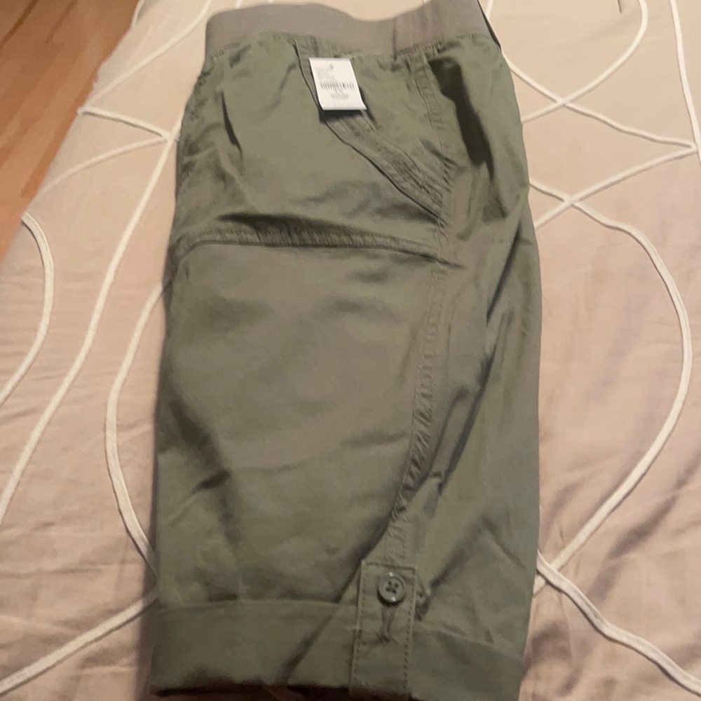 Catherine’s knot waistband shorts